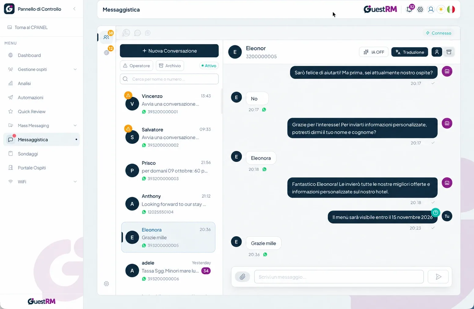 Conversazione WhatsApp nel pannello di GuestRM, con risposte dell’assistente e dell’operatore e il pulsante Traduzione